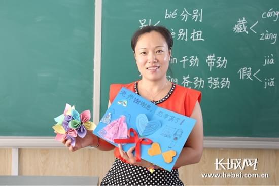 2025新澳门正版免费正题全部视频资讯和老师穿状元服送祝福与老师穿状元服送祝福语怎么说