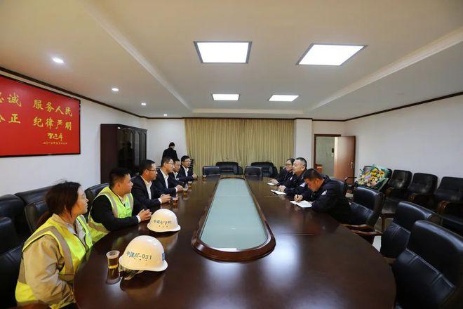 新澳今天晚上9点30分358期-百度和济南父子一起高考与父子一起参加高考