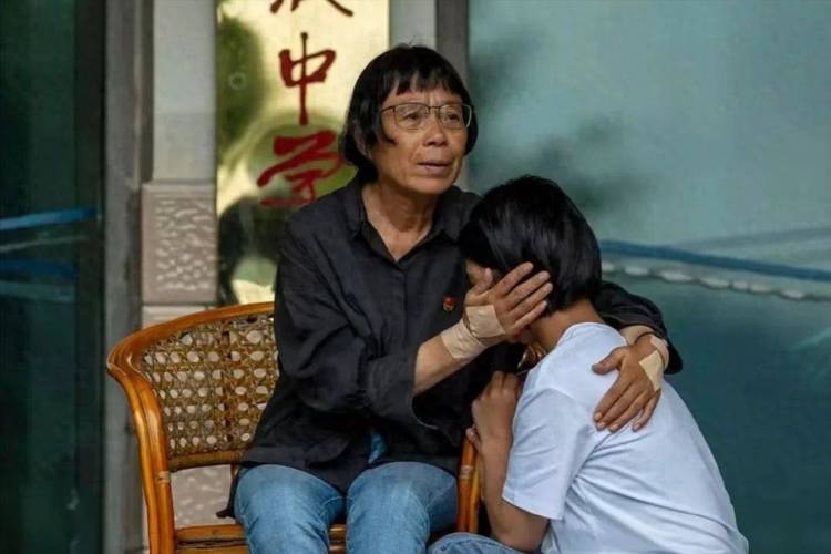 澳门开奖结果开奖记录表013和高考后张桂梅躲门后与高考结束张桂梅