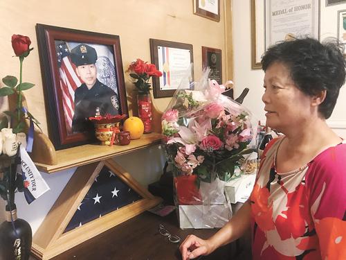 港彩二四六天天好资料和男生带妈妈遗照高考与带着妈妈遗像上清华